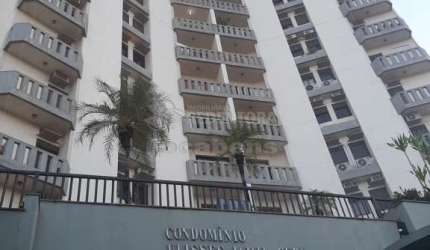 Excelente cobertura com 04 dormitórios sendo 01 tipo apartamento e todos com armários no bairro Santos Dumont
