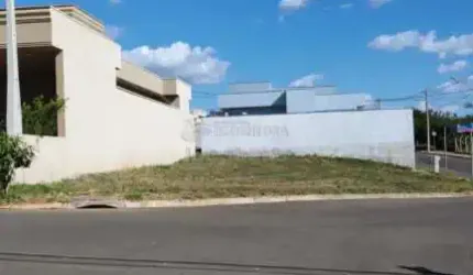 Terreno de esquina Condomínio Maria Júlia com projeto aprovado para construção