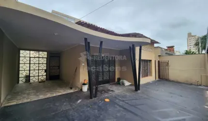 Casa - 03 dormitórios , 02 Banheiros, 02 garagens, salão no sub solo