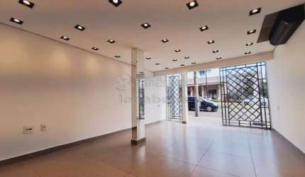 Bairro Pinheiros Sala Piso térreo e Superior contendo 02 banheiros