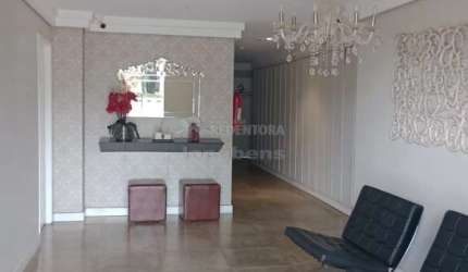 Tarraf III - Apto de 3 dorms com suite, 2 vagas, andar alto, lado sombra.