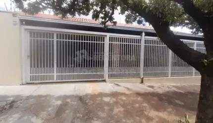 Casa 03 Dormitórios e 02 vagas garagem no bairro Jardim Residencial Vetorasso