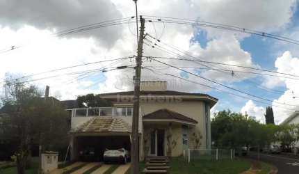 Casa de 04 Quartos no Condomínio Damha IV