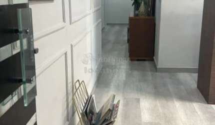 Sala comercial com 100 m² e 01 vaga de garagem no Centro