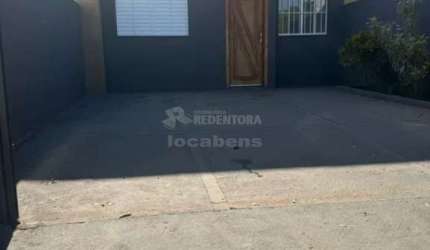 Excelente Casa Residencial para Venda - 2 Dormitórios / Residencial Santa Regina