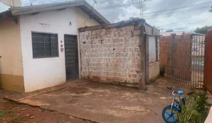Casa no bairro Parque Nova Esperança com 02 dormitórios e 03 vagas de garagem.