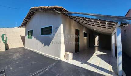 Casa no bairro Vila Ideal/Jardim Bela Vista com 03 dormitórios e 02 vagas de garagem.