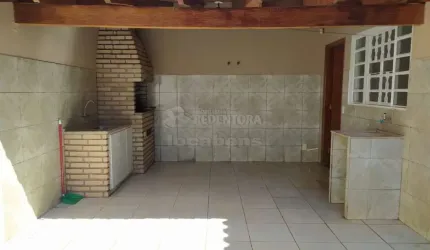 Universo - Casa com 3 dorms, sendo 1 suite, wcs com box em vidro, churrasqueira, portão eletrônico