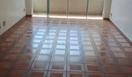Apartamento no centro, 3 dormitórios, 01 vaga de garagem.