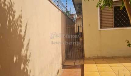 Eldorado Casa com 04 dormitórios, 03 vagas de garagem.