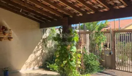 Casa com 03 dormitórios, 02 vagas de garagem no bairro Jardim Maracanã
