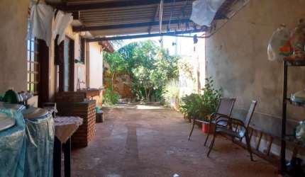 Nova Esperança - Casa com 3 Quartos, 2 Banheiros, Sala, Cozinha, Área de serviço e Fogão a Lenha