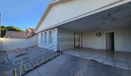 Casa Comercial com 03 dormitórios no Santos Dumont