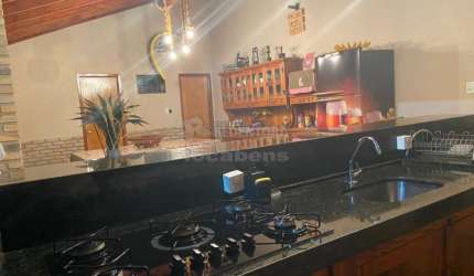 Casa com 02 dormitório, 02 vagas de garagem no bairro Rua Argério Orlandi.