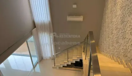 Casa localizada no Damha V com 03 dormitórios e 2 vagas de garagem.