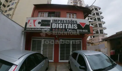 Sobrado comercial com 1 sala no térreo e 3 salas no piso superior