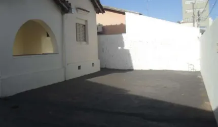 Casa comercial com 03 dormitórios na Vila Aurora