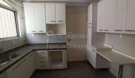 Ótimo Apartamento Residencial para Locação - 4 Dormitórios / Centro