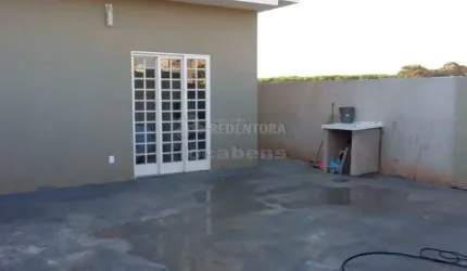 Casa Padrão no bairro Residencial Anna Angélica, com 02 dormitórios e 02 vagas de garagem.