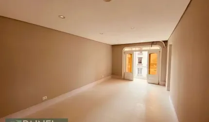 Venda de Apartamento em Ponta da Praia - 100m², 2 Dormitórios