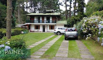 Casa à Venda em Campos do Jordão: 5 Dormitórios, 2800m²
