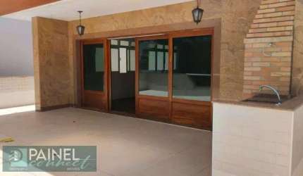 CASA - 215m², 4 DORMS, SUÍTE COM HIDRO E CHURRASQUEIRA