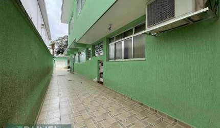 Casa em Gonzaga, Santos: 4 Dormitórios  à Venda