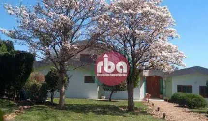 Bela casa no Condomínio Monte Belo