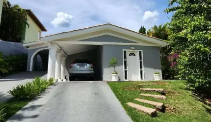 Linda casa de esquina