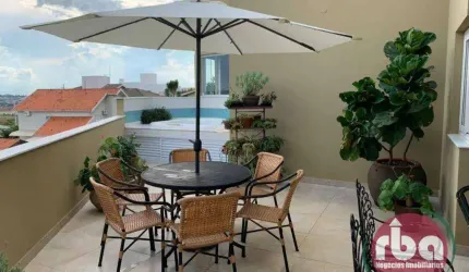 Linda casa suspensa com vista panorâmica
