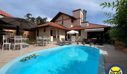 Casa Residencial com 03 dormitórios em Jurere