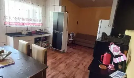Casa com 2 quartos à venda na Vila Cabrera, Suzano  por R$ 300.000