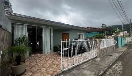Casa com 3 dormitórios Rio Vermelho.