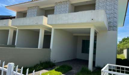 CASA COM ESCRITURA NA PRAIA DOS INGLESES.