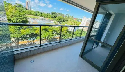 Apartamento à Venda na Ondina, 2/4, 1 suíte, varanda, 67 m², porcelanato, 1 vaga, vista avenida