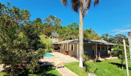 Chácara à venda em Itapecerica da Serra com 4 Dormitórios