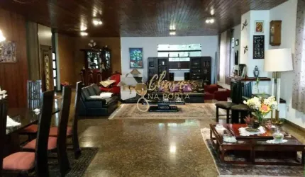 Casa ampla com 3 andares à venda no Morumbi