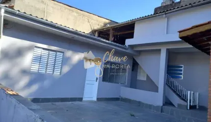 Casa ampla à venda no Jardim Kagohara com 2 Dormitórios