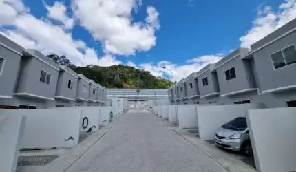 Sobrado com 2 dormitórios à venda, 76 m² por R$ 365.000,00 - Espinheiros - Itajaí/SC