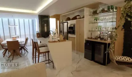 Finamente decorado e mobiliado, prédio Frente Mar