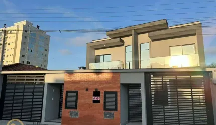 Lindo sobrado novo com fino acabamento à venda em Camboriú!