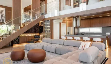 Casa Alto Padrão para Locação no Condomínio Caledônia