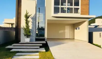 Casa de Alto Padrão no Condomínio Caledônia