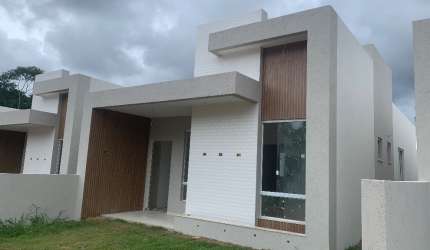 Casa térrea com estrutura para ampliação: 3/4 com suíte e quintal