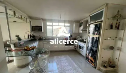 Ampla Casa de dois Pavimentos no Jardim Atlântico