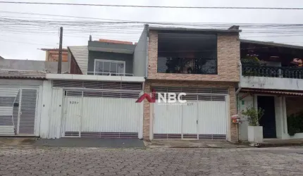 Imóvel composto por 2 casas: uma delas é um sobrado com kitnet e a outra é uma casa individual, 238 m² por R$ 750.000 - Jardim Rincão - Arujá/SP