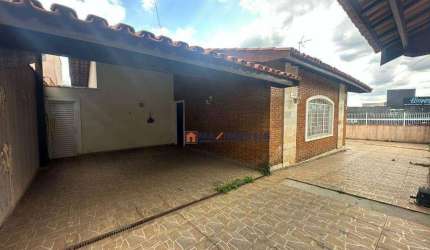 Casa com 3 dormitórios para alugar, 160 m² por R$ 5.500/mês - Vila Petrópolis - Atibaia/SP