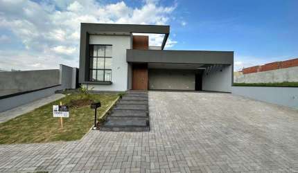Imperdível Casa à Venda em Boituva-SP, Bairro Portal das Estrelas II - 3 Quartos, 3 Suítes, 2 Salas, 3 Banheiros, 4 Vagas, 243 m²!