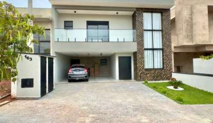 Luxuosa casa em condomínio à venda em Boituva-SP, no Portal Ville: 3 quartos, 3 suítes, 3 banheiros, 4 vagas de garagem, 244,44m².
