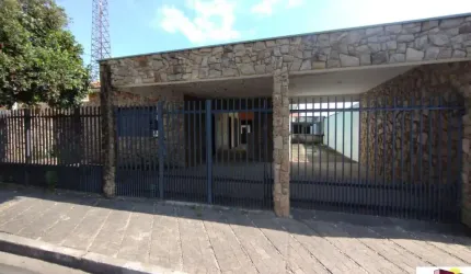 Casa com 3 quartos à venda no Centro, Boituva  por R$ 600.000